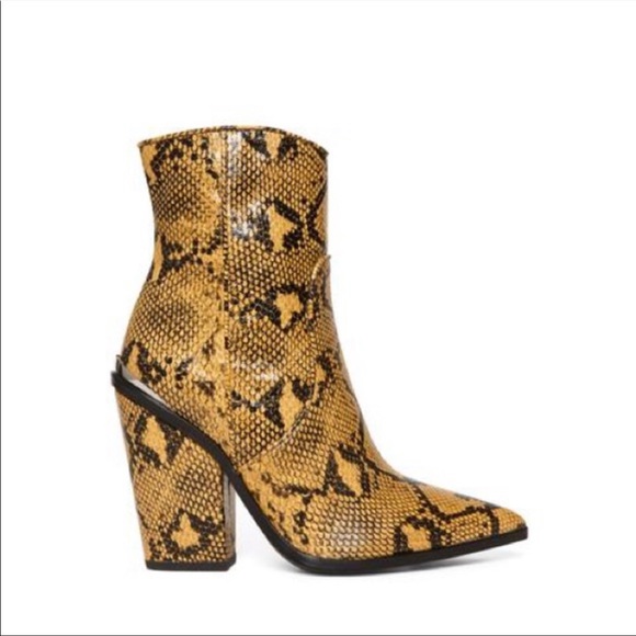Steve Madden Shoes - STEVE MADDEN NWT Rarely Western Snakeskin Boots